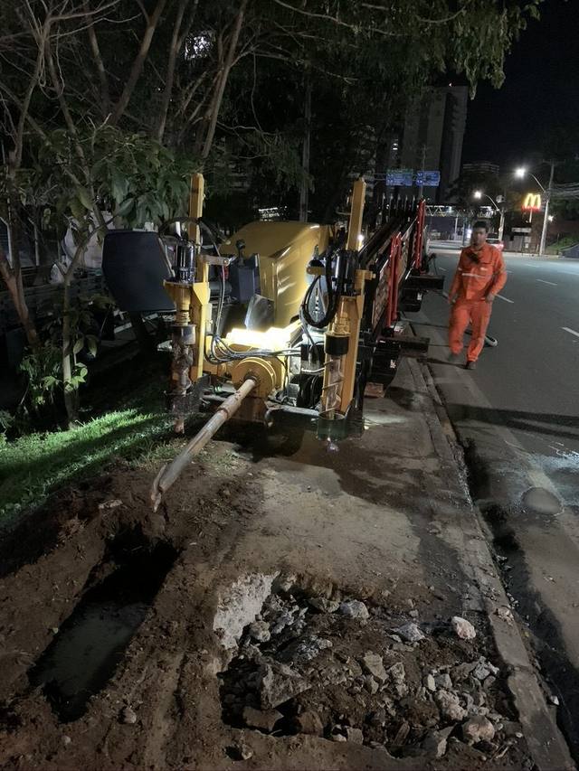 Equipamento da travessia MND noturna na Av. Tancredo Neves